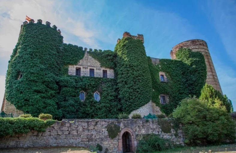 Castillo de Castilnovo, Spain